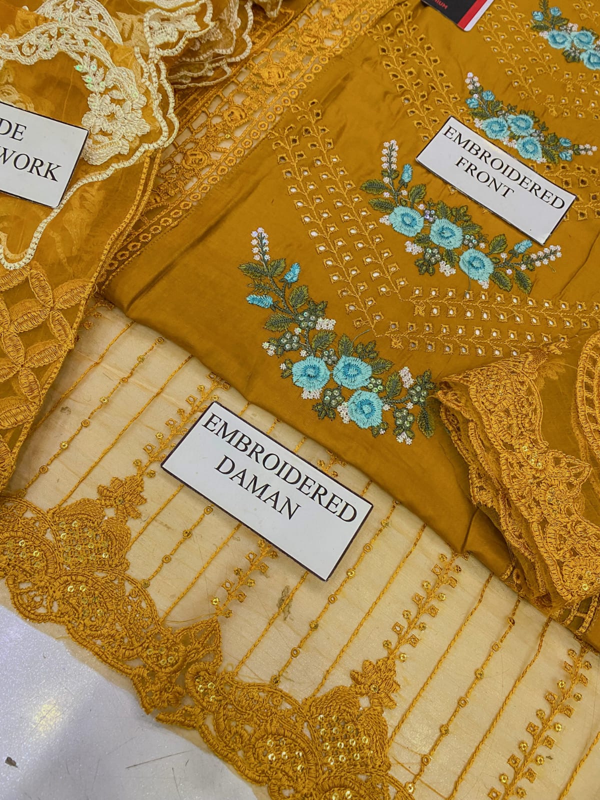 Mariab Embroidered Lawn 3 Piece Unstitched Suit